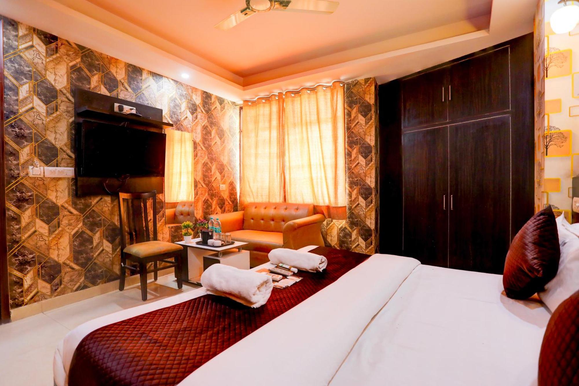 Hotel Luxury Global Ню Делхи Екстериор снимка